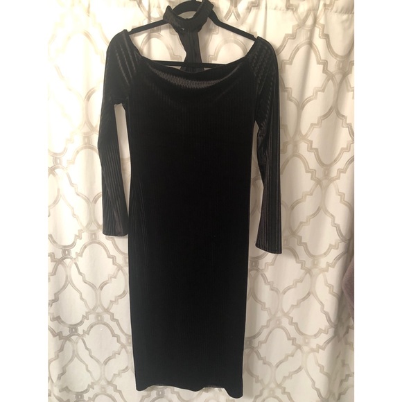 Velvet Ribbed Midi Dress. 💥🖤 - Picture 2 of 3